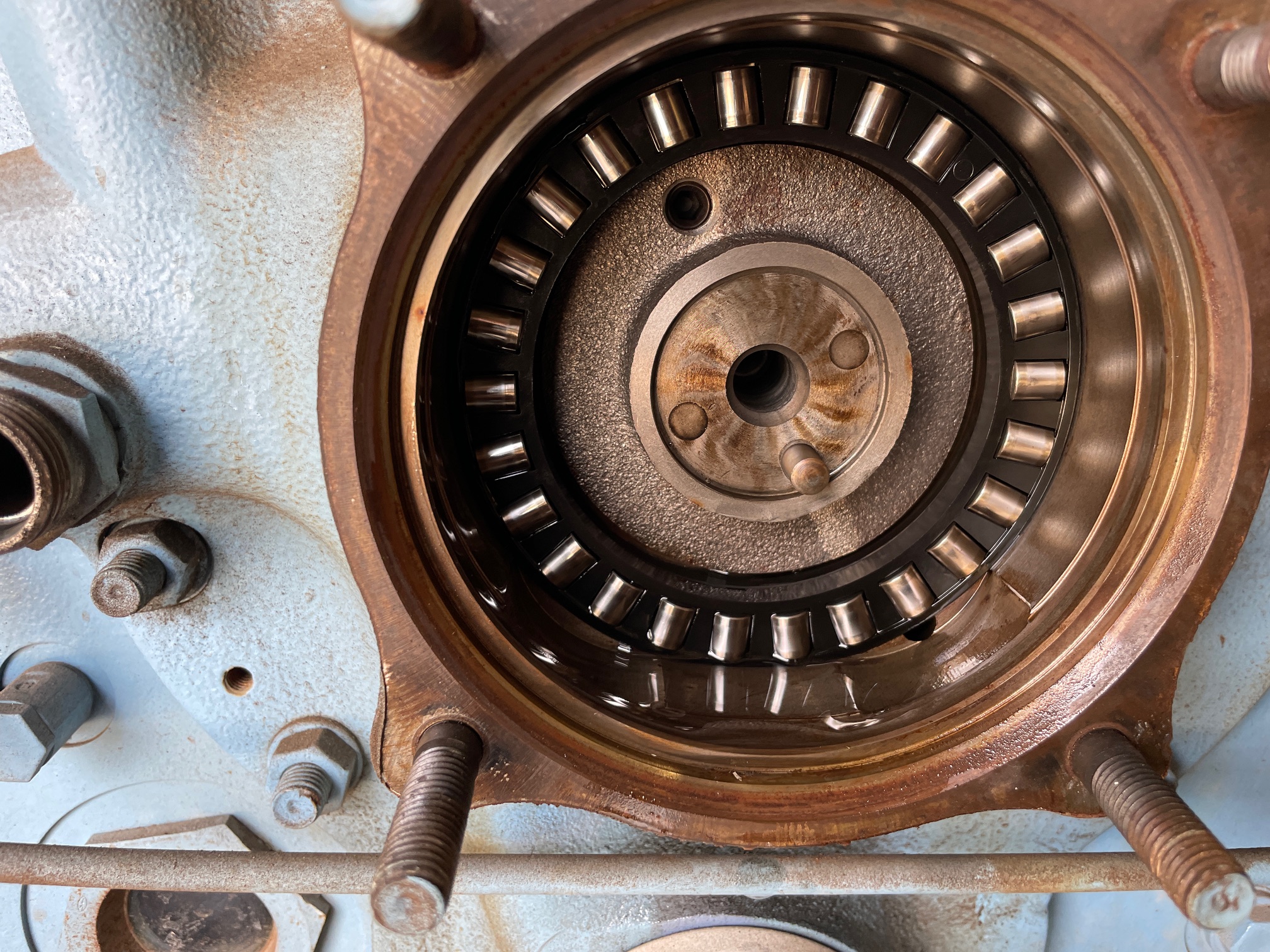 Compressor roller bearing detail