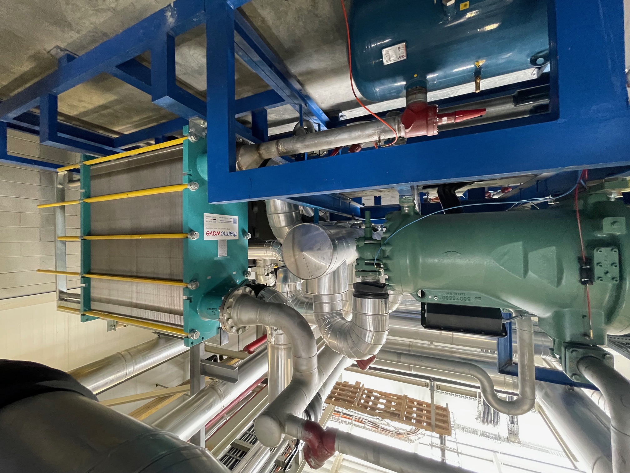 Plate heat exchanger in machine room